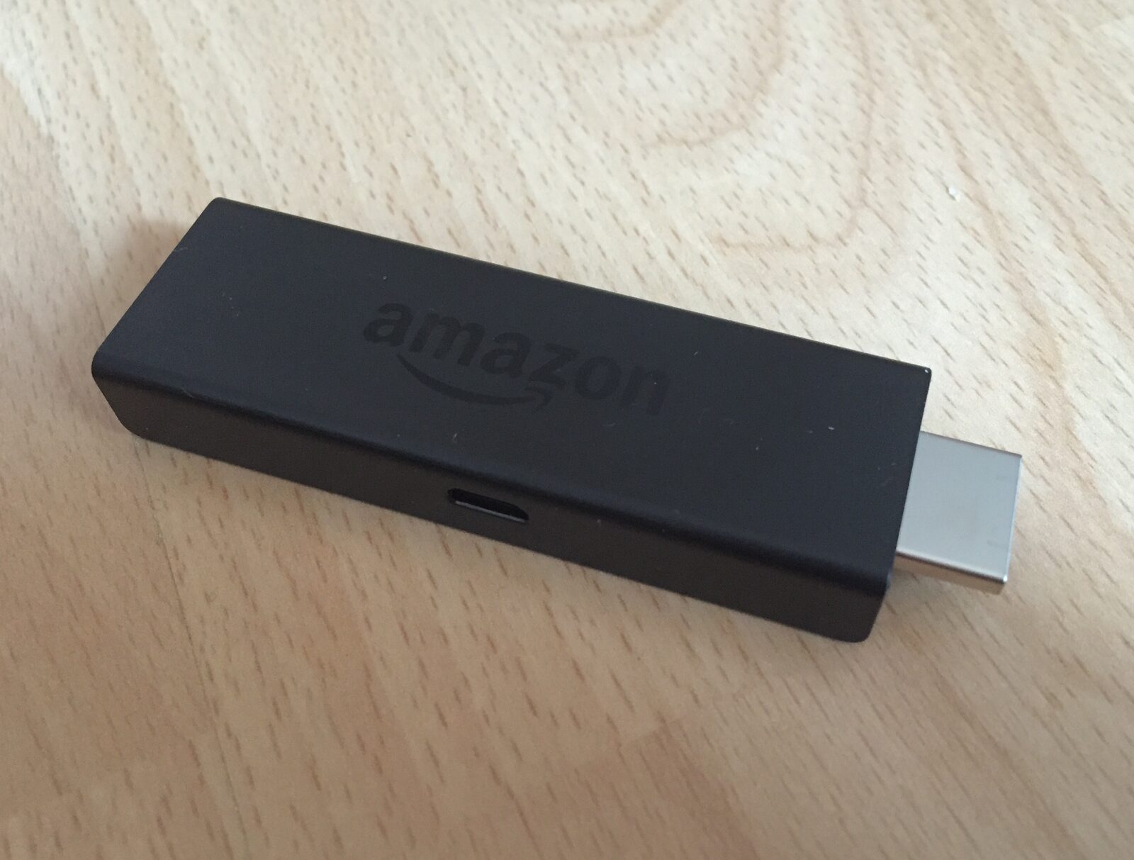 Televisie met spinner-icoon op het scherm — symbool voor IPTV buffering bij live streams