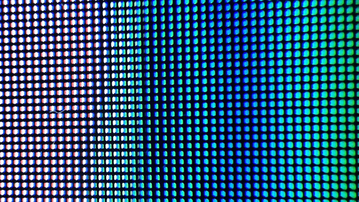 Close-up van een LG C1 OLED TV met levendige kleuren, populair onder Beehoster TV klanten