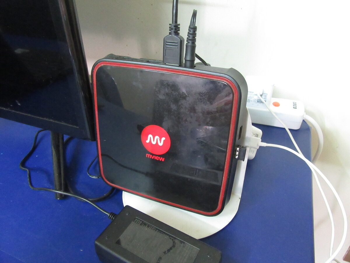 Set-top box voor IPTV met afstandsbediening, klaar voor configuratie